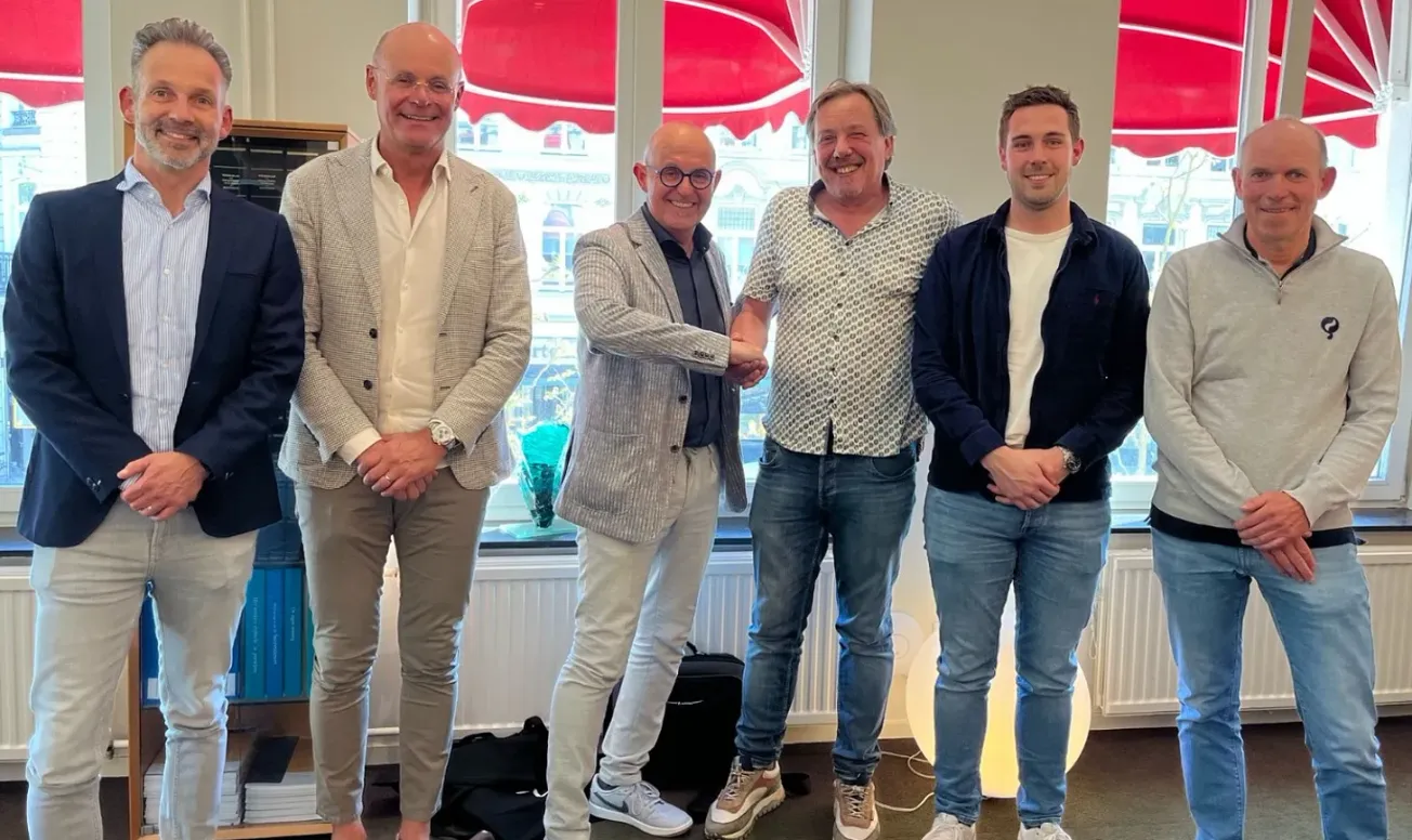 Olympia groeit, Gepla neemt over en Slangen Interieur wisselt aandelen