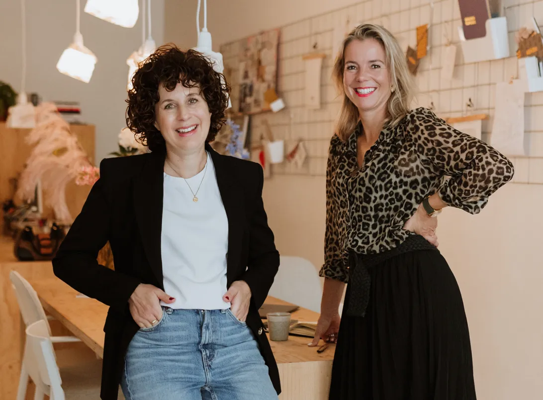 Karlijn en Sanne leggen stemmen vast in Spraakportret